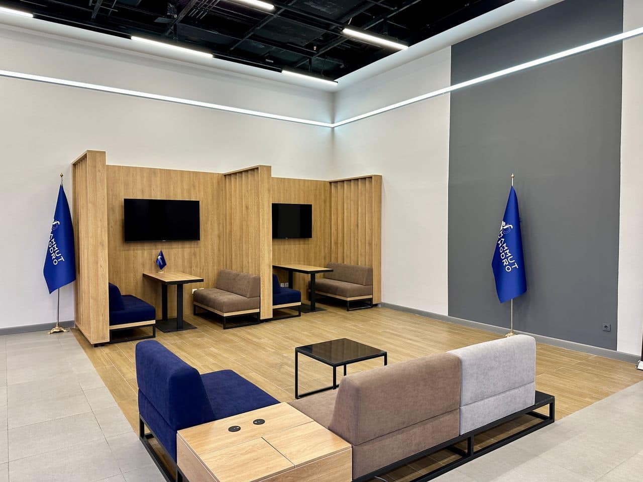 بخش انتظار و مشاوره شعبه ایرانمال ستوده